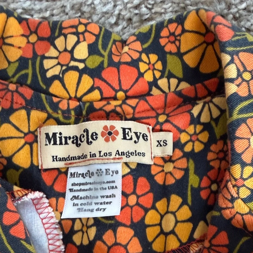 Miracle Eye Marigold Floral Zip-Up Romper - Picture 2 of 10